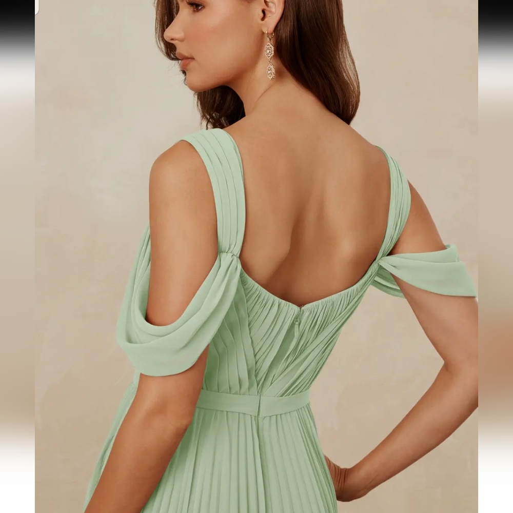 Elegant Gown With Pockets - Picture 7 of 16